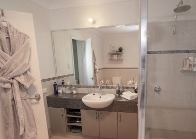Alabaster Suite - large bathroom